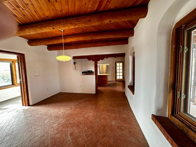 Building Photo - 5 Laughing Raven Rd