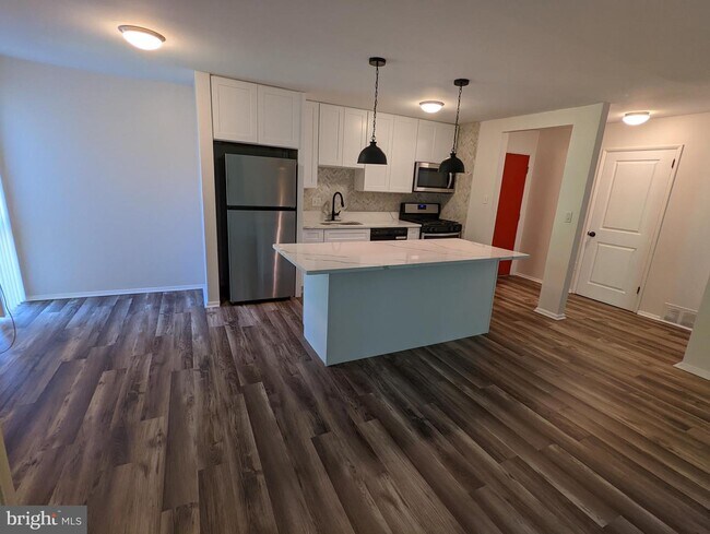 Building Photo - 7228 Donnell Pl