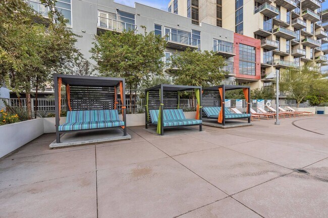 Building Photo - Furnished Juhl Condo w/ Balcony & City Views