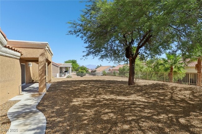Building Photo - 2548 Tumble Brook Dr