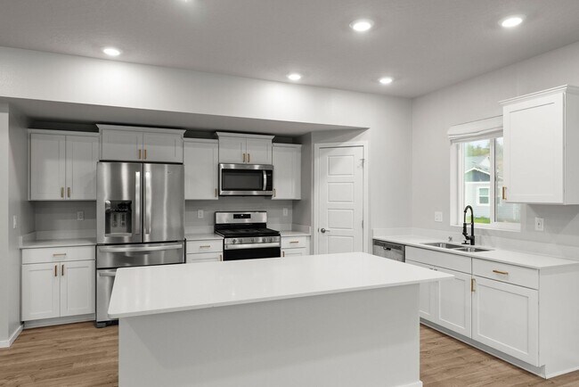 Building Photo - Newer Construction Home in Upriver Drive Neighborhood