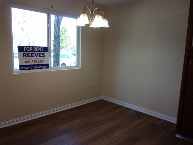 Building Photo - 2 Bedroom 1 Bath Ground Floor Condo in Hunters Trail