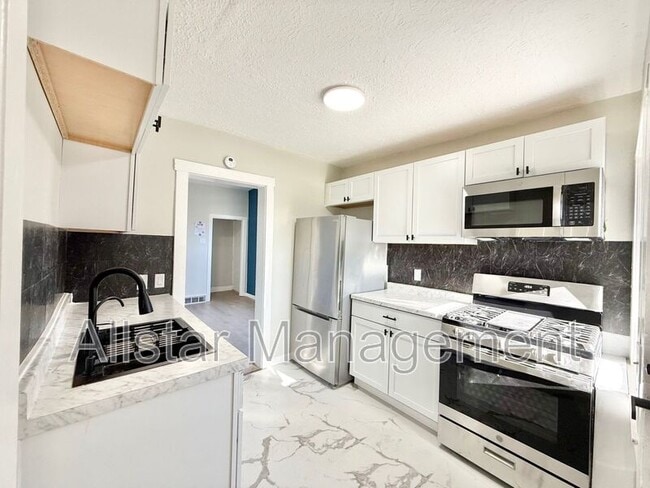 Building Photo - 924 Spring Ave NE