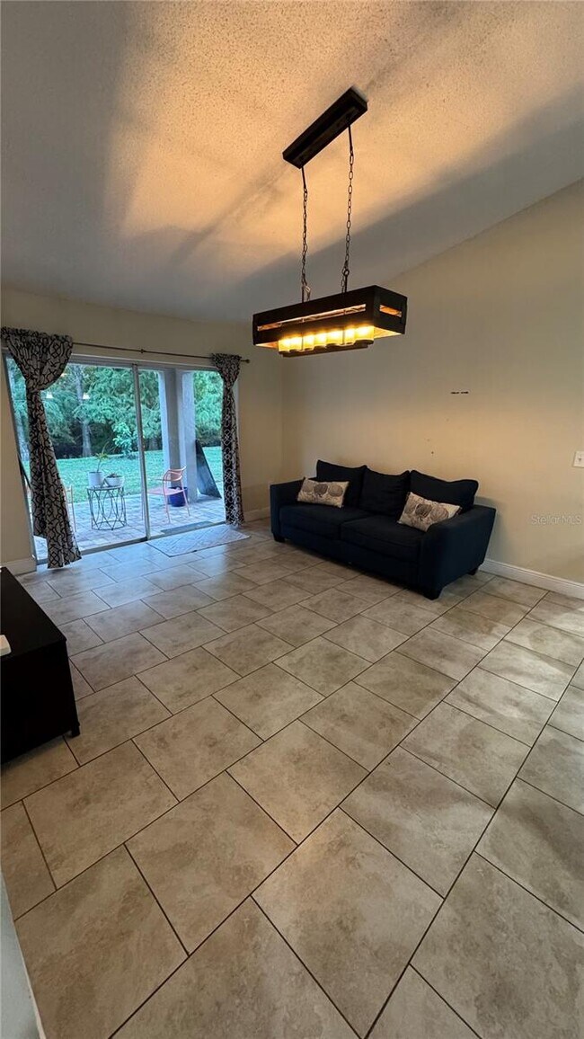 Building Photo - 3923 Blackberry Cir