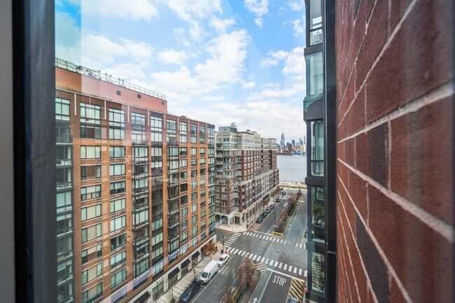 Building Photo - 1000 Maxwell Ln