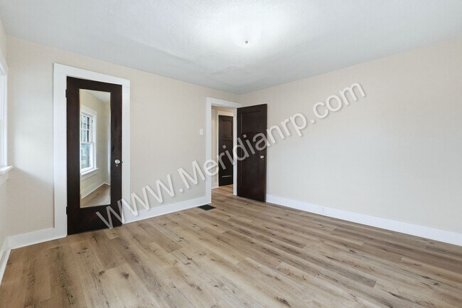 Building Photo - 931 Woodview Blvd