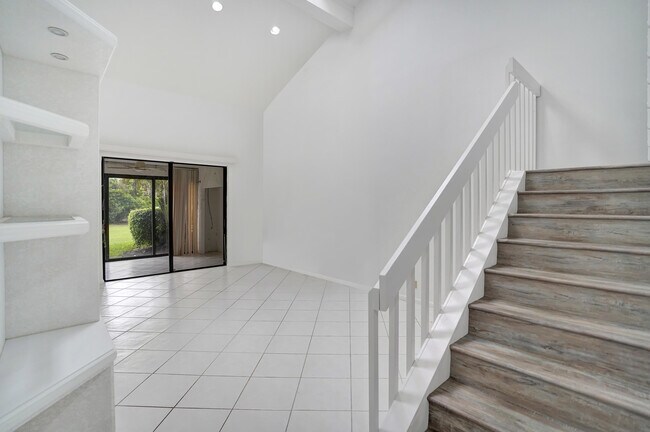 Building Photo - 7714 La Mirada Dr