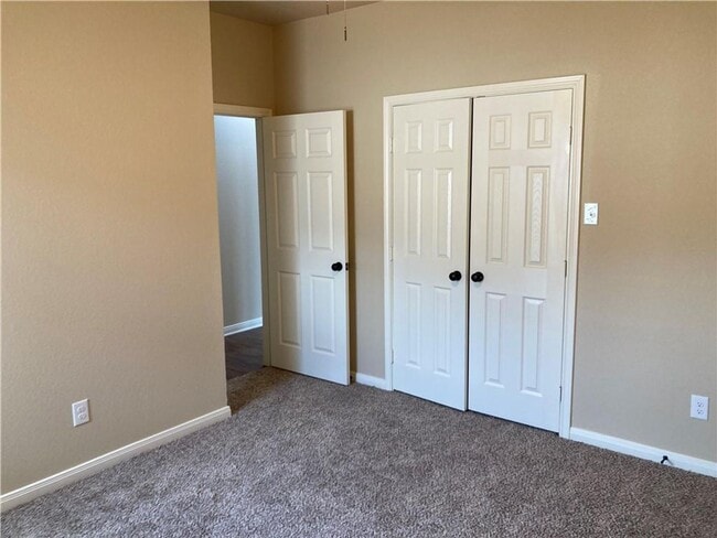 Building Photo - Duplex China Spring