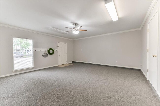 Building Photo - 5701 Village Arbour Dr