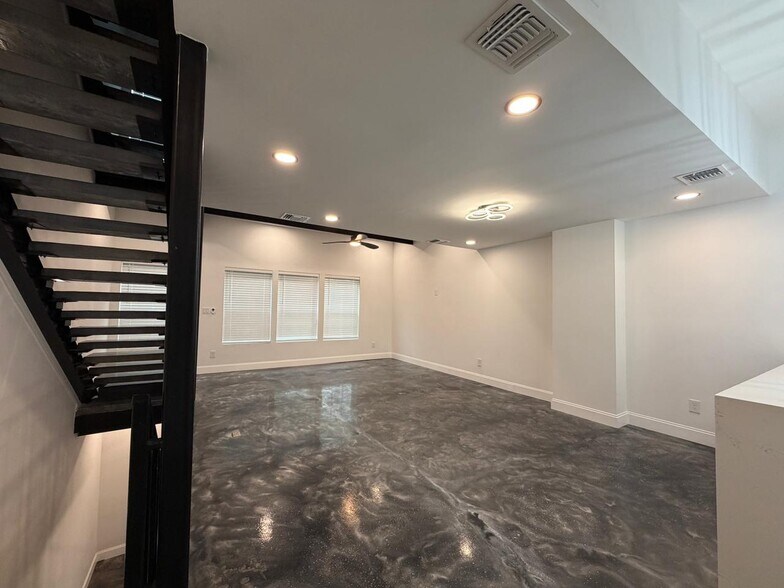 Building Photo - 222 S Olive St