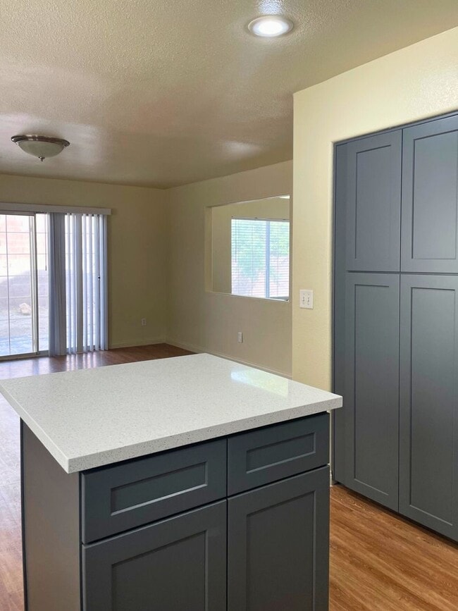 Building Photo - MOVE-IN READY 3BR/2.5BA SINGLE FAMILY HOME IN LAS VEGAS