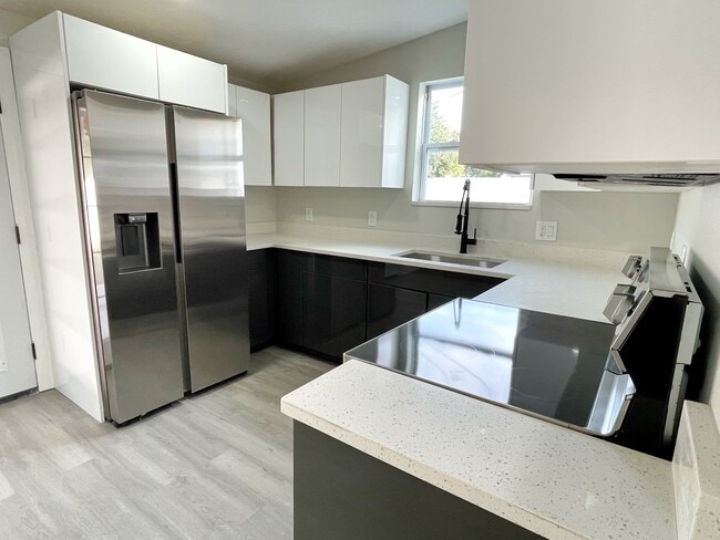 Building Photo - 2860 35th St S