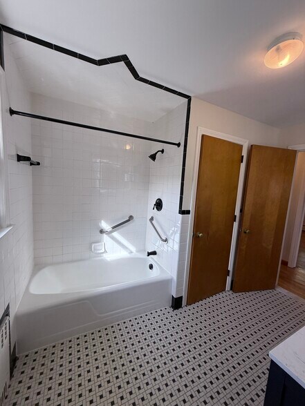 Building Photo - 42 Suffield St