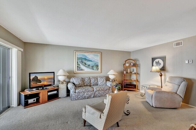 Building Photo - 100 Shore Ct