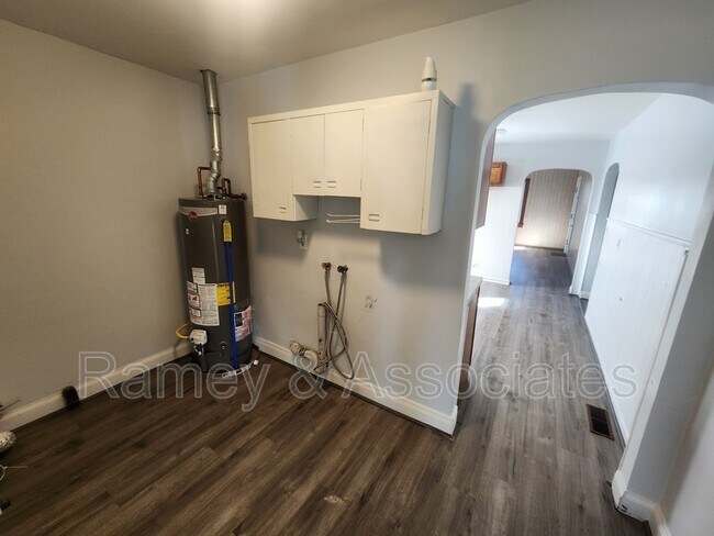 Building Photo - 4401 Bellevue Ave