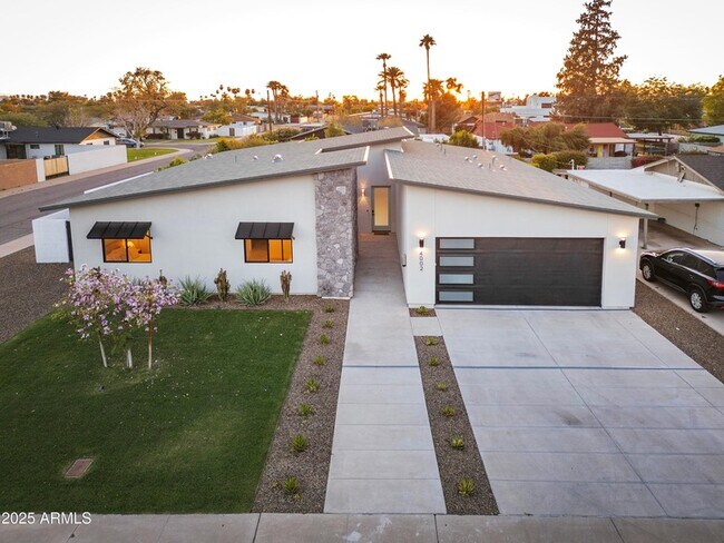 Building Photo - 4002 N 33rd Pl