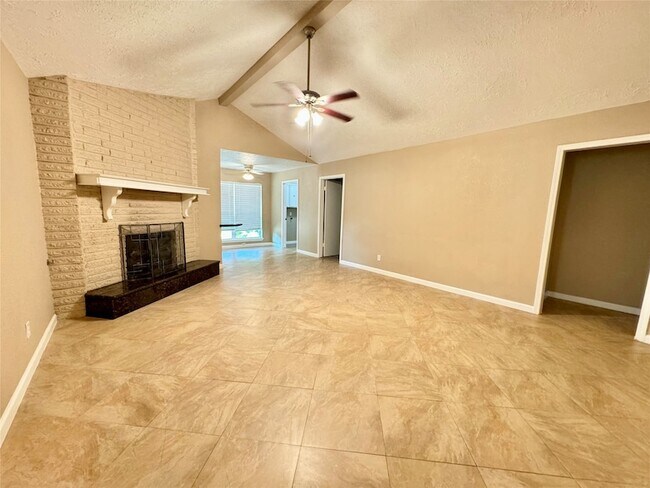 Building Photo - 28922 Savannah Dr