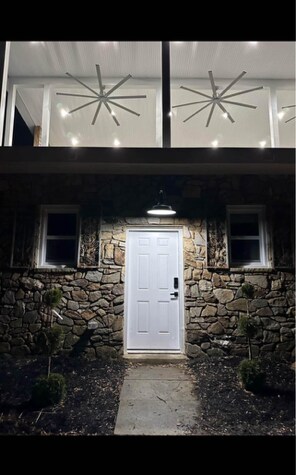 Building Photo - 1211 St Stephens Church Rd