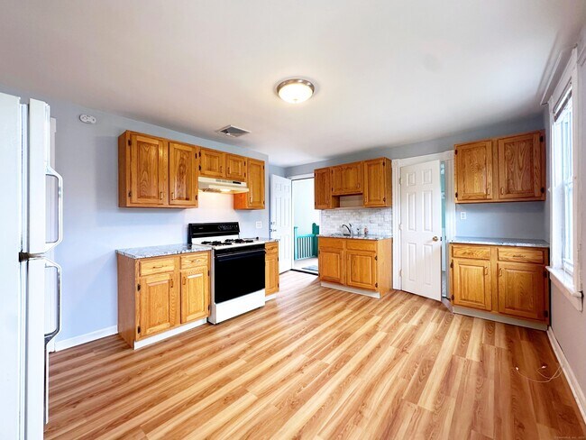 Building Photo - 66 Veres St