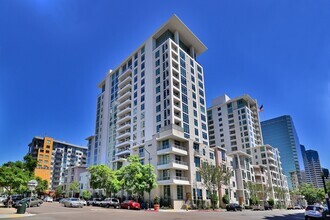 Building Photo - Renovated 2 Bedroom 2 Bathroom Condo in Li...