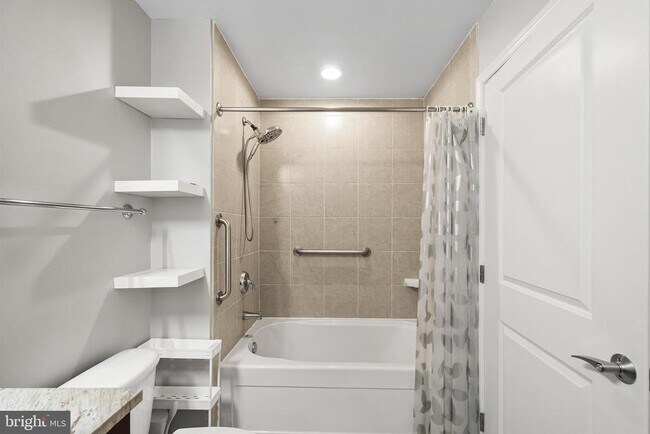 Building Photo - 157 Fleet St