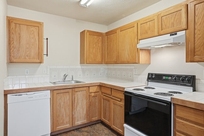 Building Photo - 13221 E 31st Ct