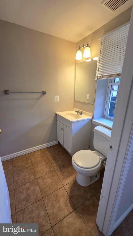 Building Photo - 539 N Luzerne Ave