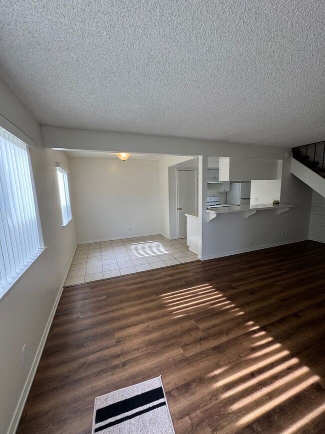 Building Photo - 2 Bedroom 1 Bath for rent in Port Hueneme near Oxnard Harbor