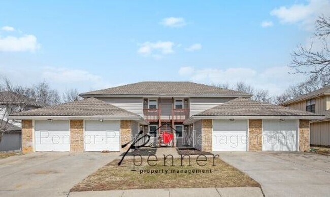 Primary Photo - 1032 NE Lindsay Ave