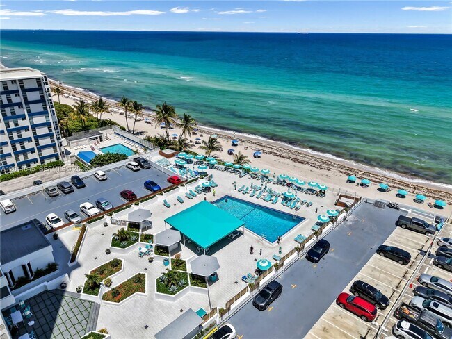 Building Photo - 3140 S Ocean Dr