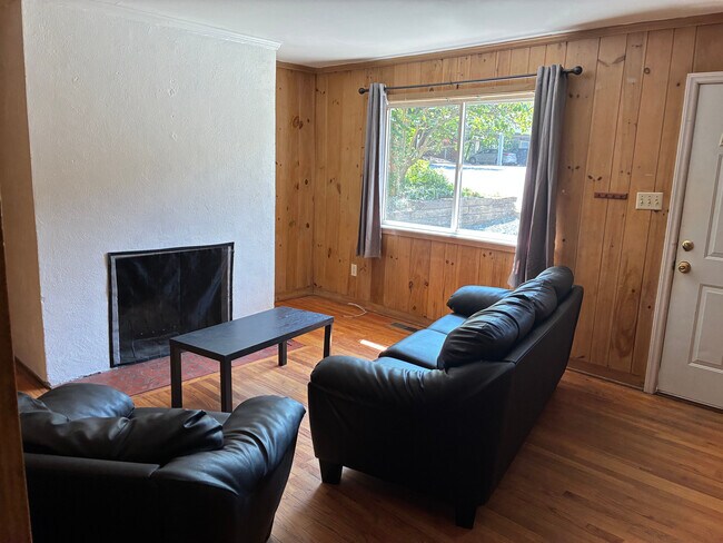 Building Photo - Room in Single Family Home on Hillsborough St
