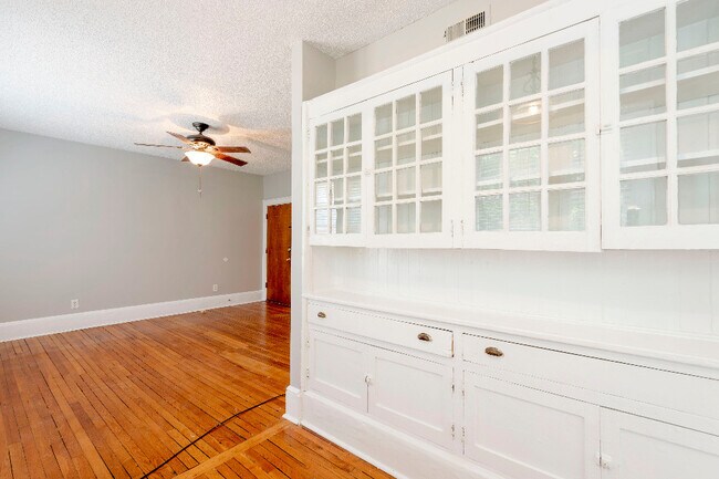 Building Photo - 742 Monroe Dr