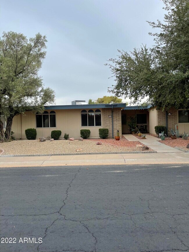 Building Photo - 10867 W Emerald Dr