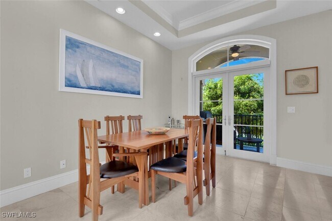 Building Photo - 684 10th Ave S