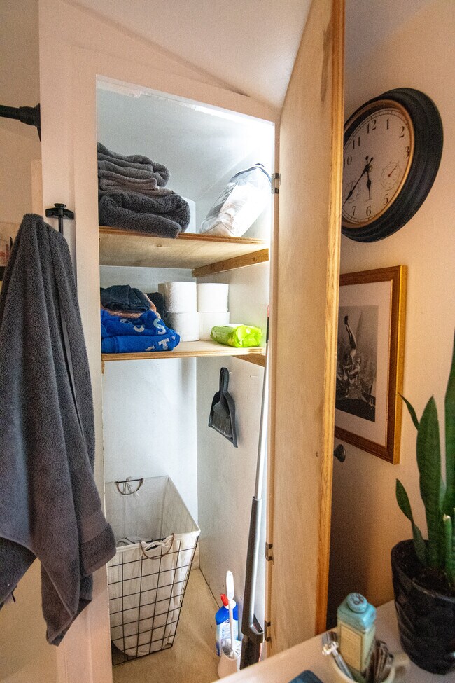 Building Photo - 820 S 5th St