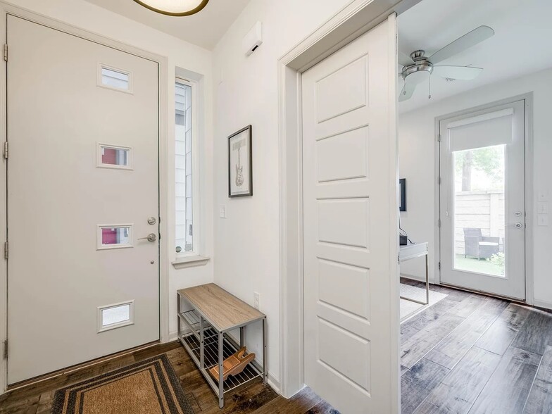 Building Photo - 1406 Waterloo Shore Ln