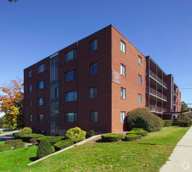 Building Photo - Doral Apartments