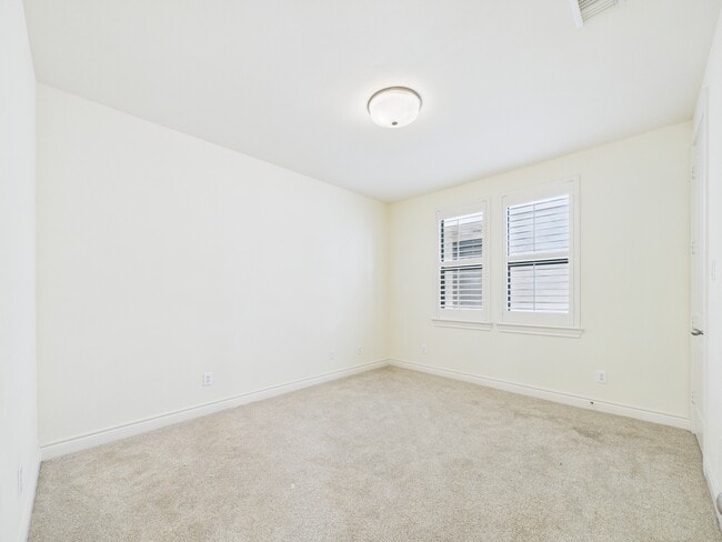Building Photo - 11025 Sherwood Grv