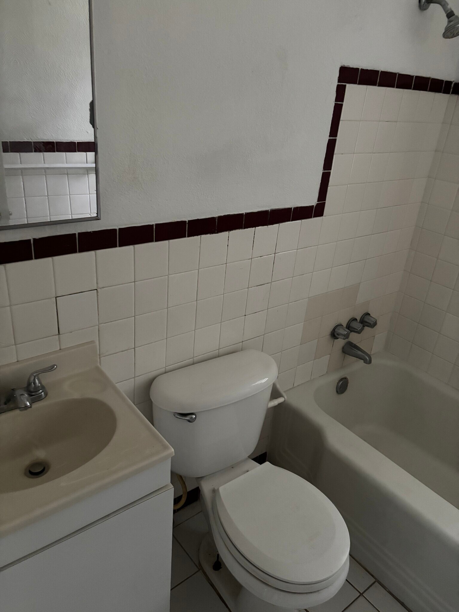 Building Photo - 1007 NE 112th St