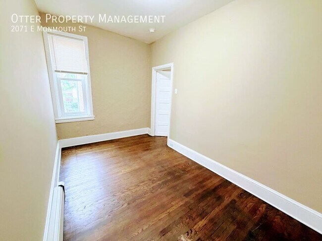 Building Photo - 2071 E Monmouth St