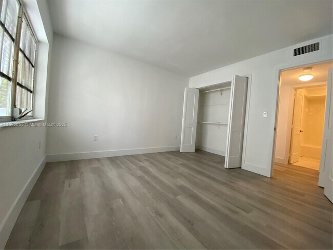 Building Photo - 1150 Madruga Ave