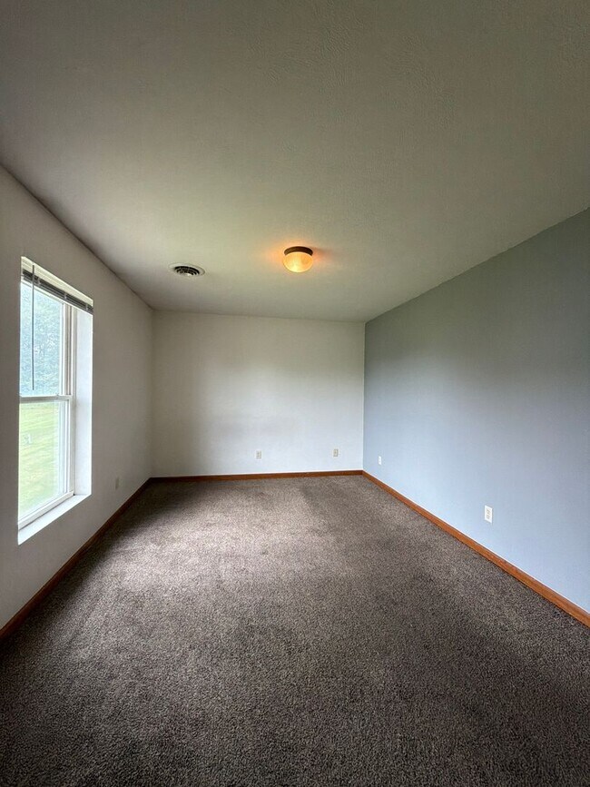 Building Photo - 279 Woodridge Ct