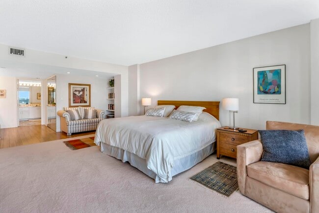 Building Photo - 4301 N Ocean Blvd