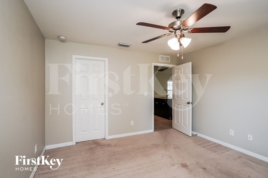 Building Photo - 2101 NW 10th Terrace