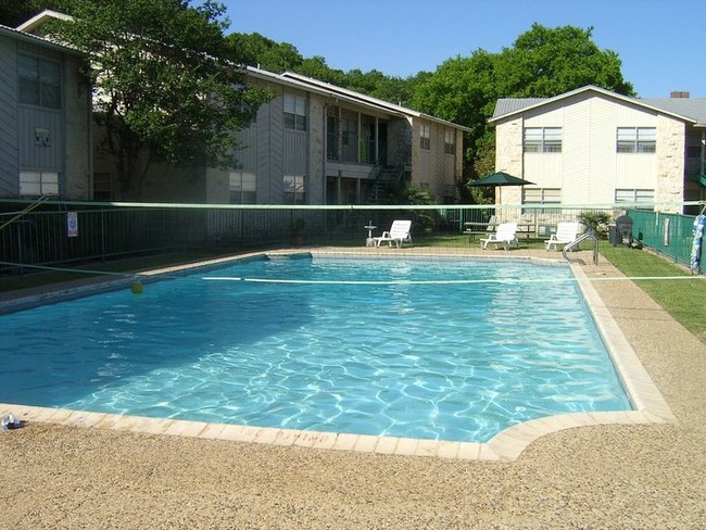 Pool - Mosscliff Apartments