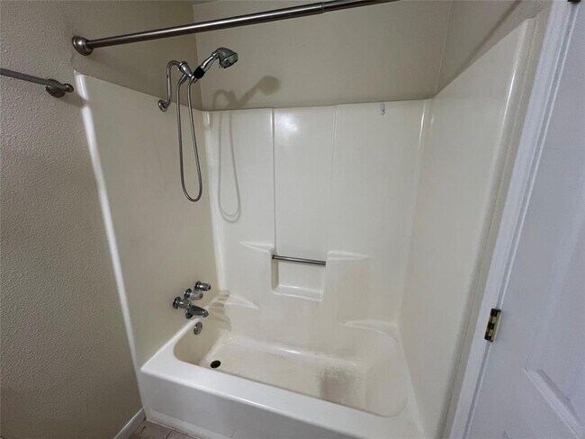 Building Photo - 2450 Ashdale Dr