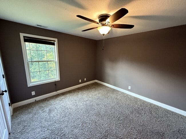 Building Photo - 113 Grassmire Dr