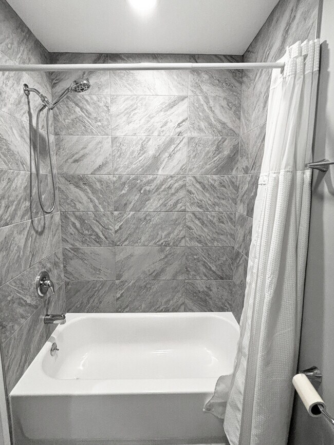 Building Photo - 1634 W Cermak Rd