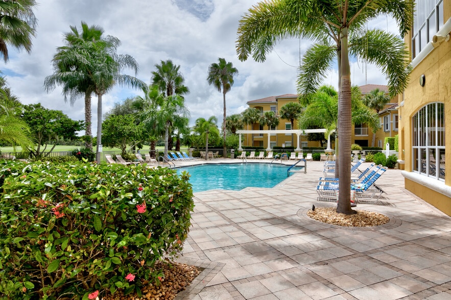 Beautiful Pool and Sauna - 5095 Fairways Cir