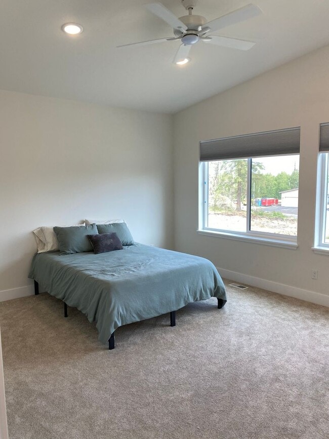 Building Photo - 5466 Sandhill Lp